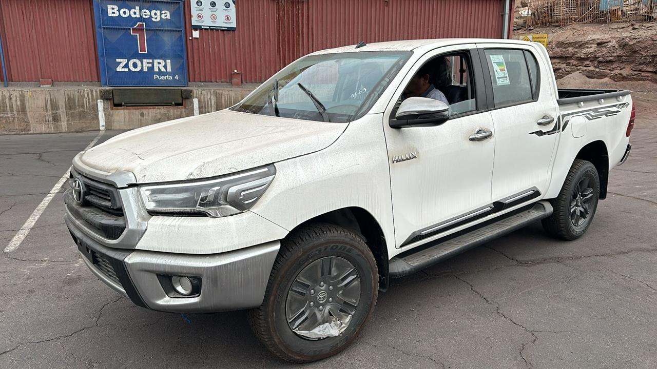 Toyota Hilux 4x4 Mecánica (2024) - 0 Km