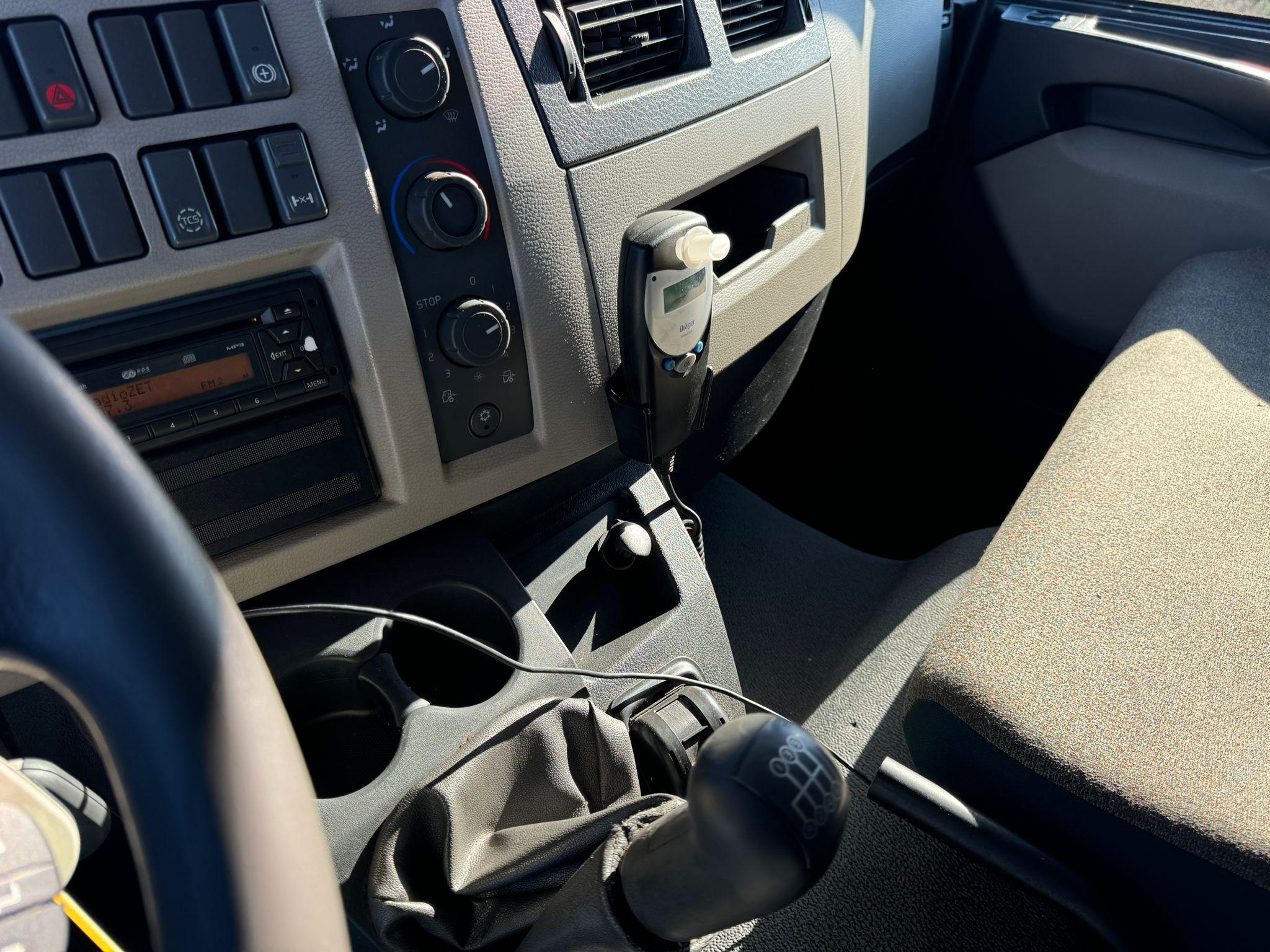 Camión VOLVO FE - 240 Hp Mecánico (2016) - Imagen 18