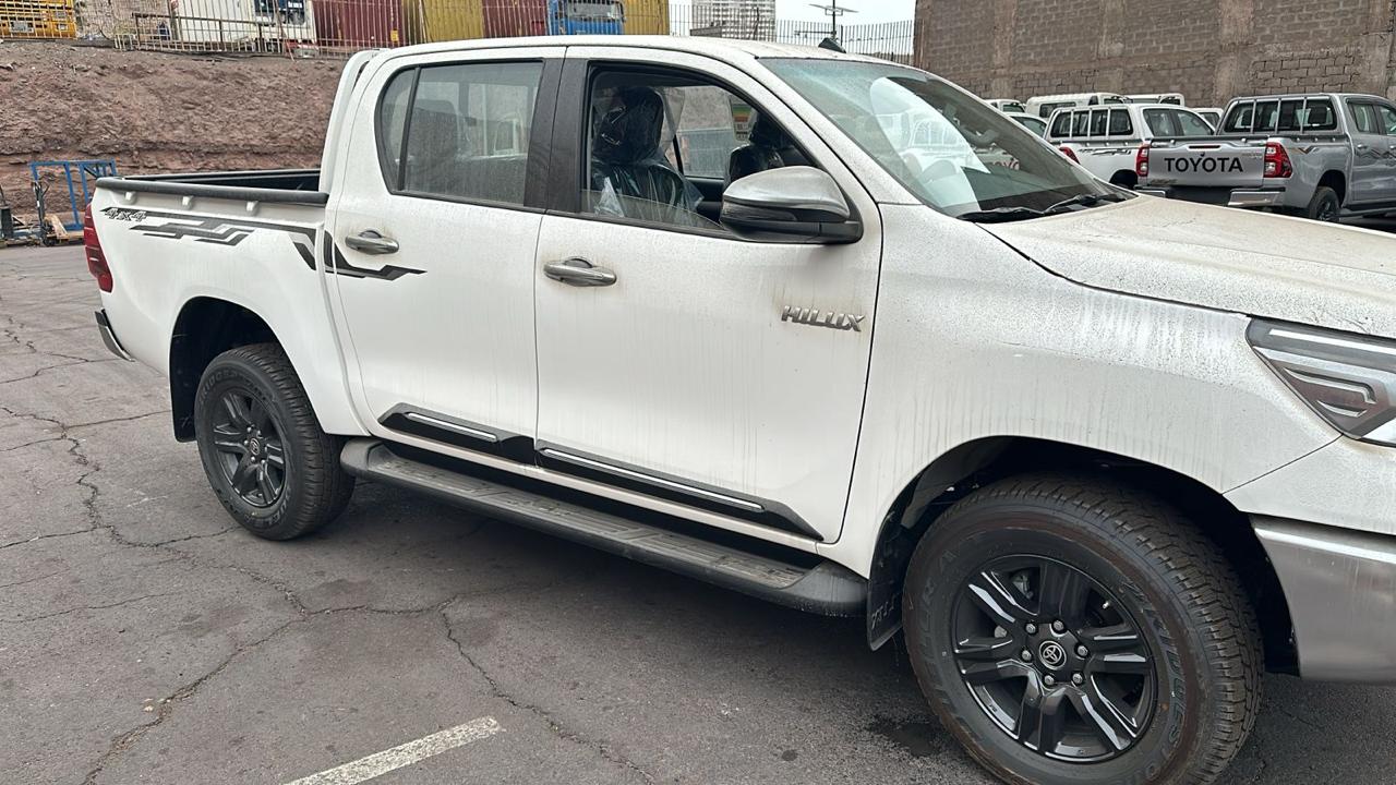 Toyota Hilux 4x4 Mecánica (2024) - 0 Km - Imagen 7