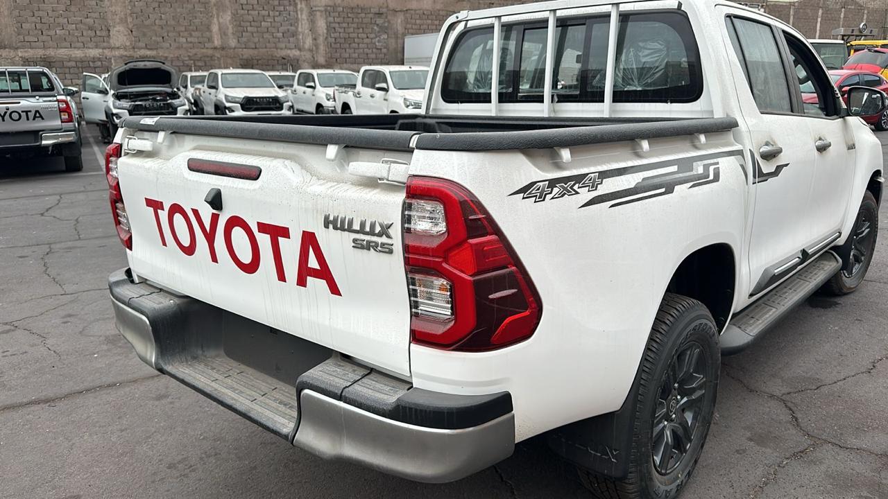 Toyota Hilux 4x4 Mecánica (2024) - 0 Km - Imagen 3