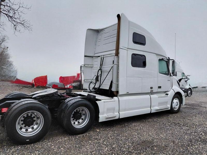 VOLVO FH13 VNL 860 - 455 Hp Caja I-Shift (2021) (En origen) - Imagen 3
